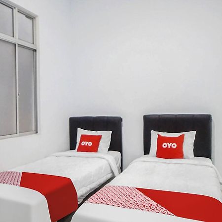 Super Oyo 91627 Wika Wiki Homestay Медан Экстерьер фото