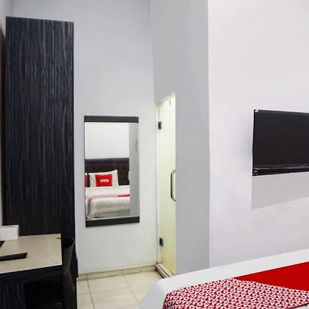 Super Oyo 91627 Wika Wiki Homestay Медан Экстерьер фото