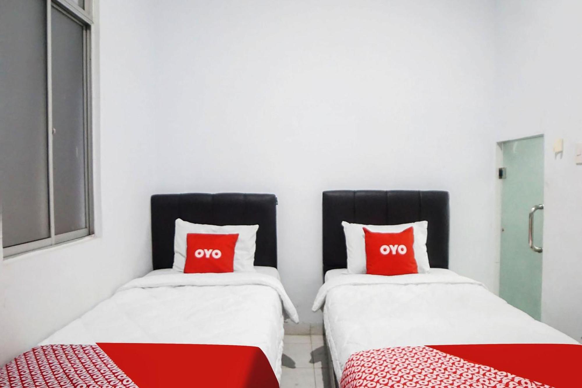 Super Oyo 91627 Wika Wiki Homestay Медан Экстерьер фото