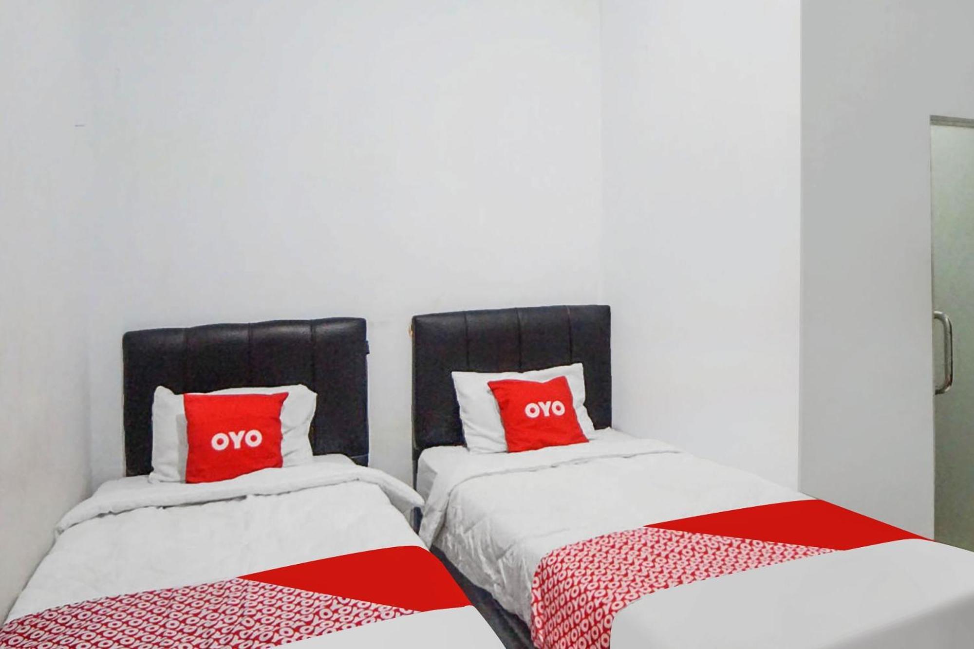 Super Oyo 91627 Wika Wiki Homestay Медан Экстерьер фото