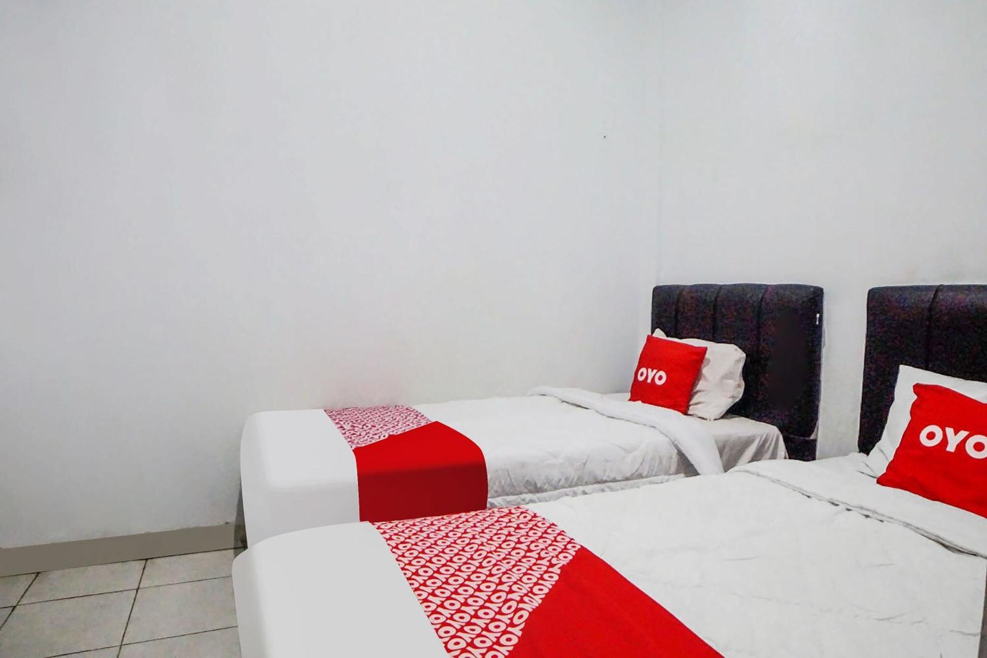 Super Oyo 91627 Wika Wiki Homestay Медан Экстерьер фото