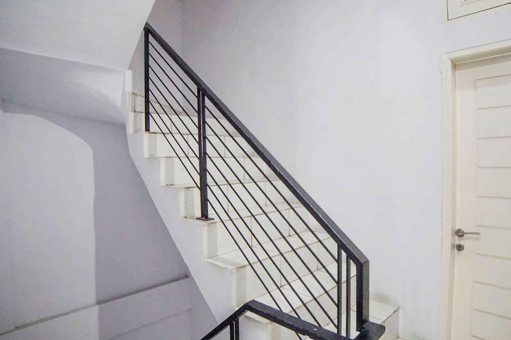 Super Oyo 91627 Wika Wiki Homestay Медан Экстерьер фото