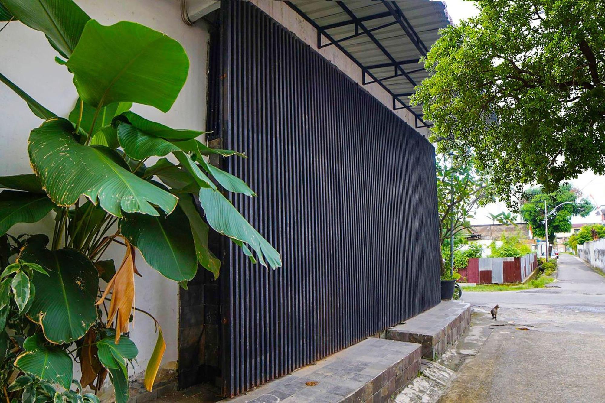 Super Oyo 91627 Wika Wiki Homestay Медан Экстерьер фото
