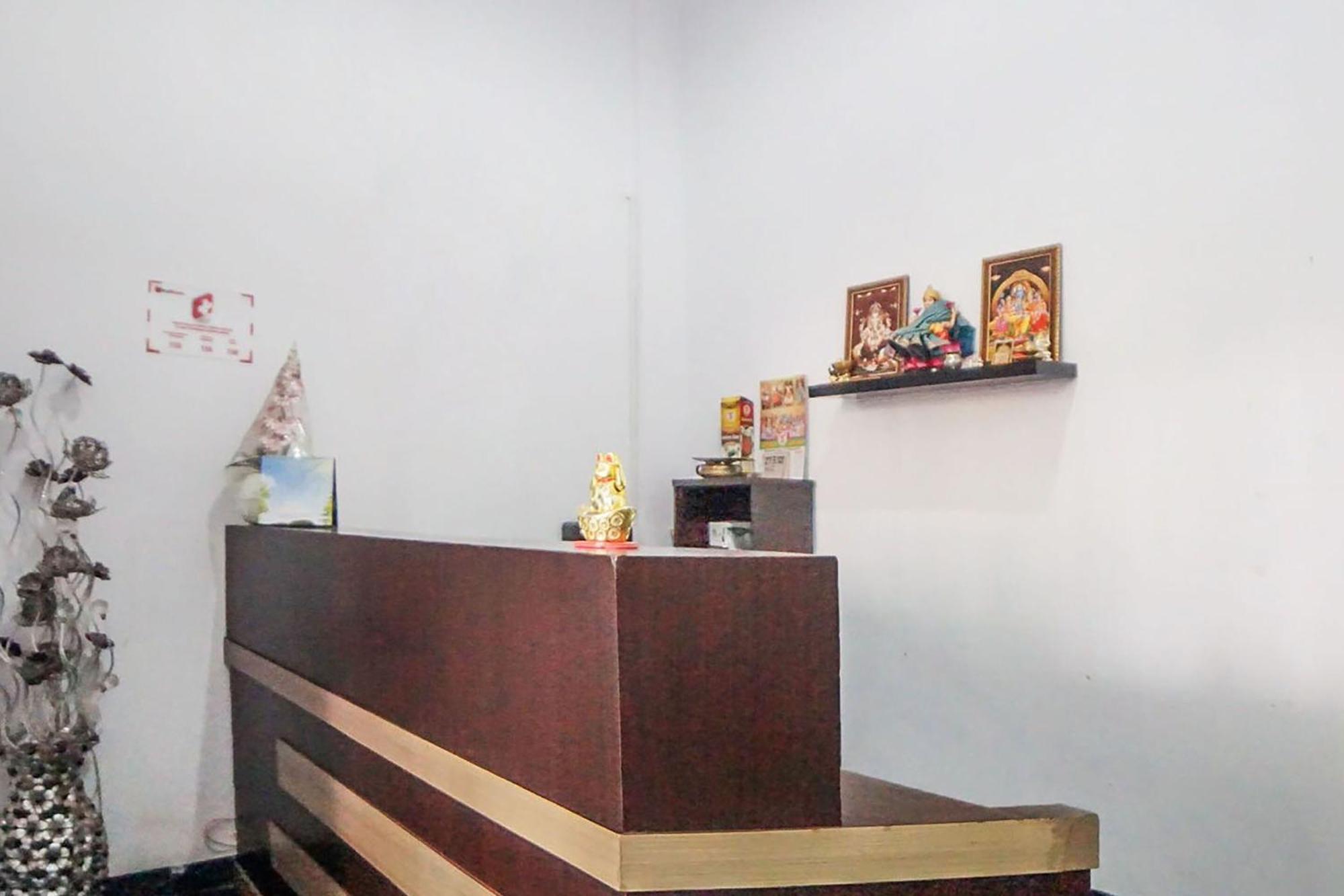Super Oyo 91627 Wika Wiki Homestay Медан Экстерьер фото