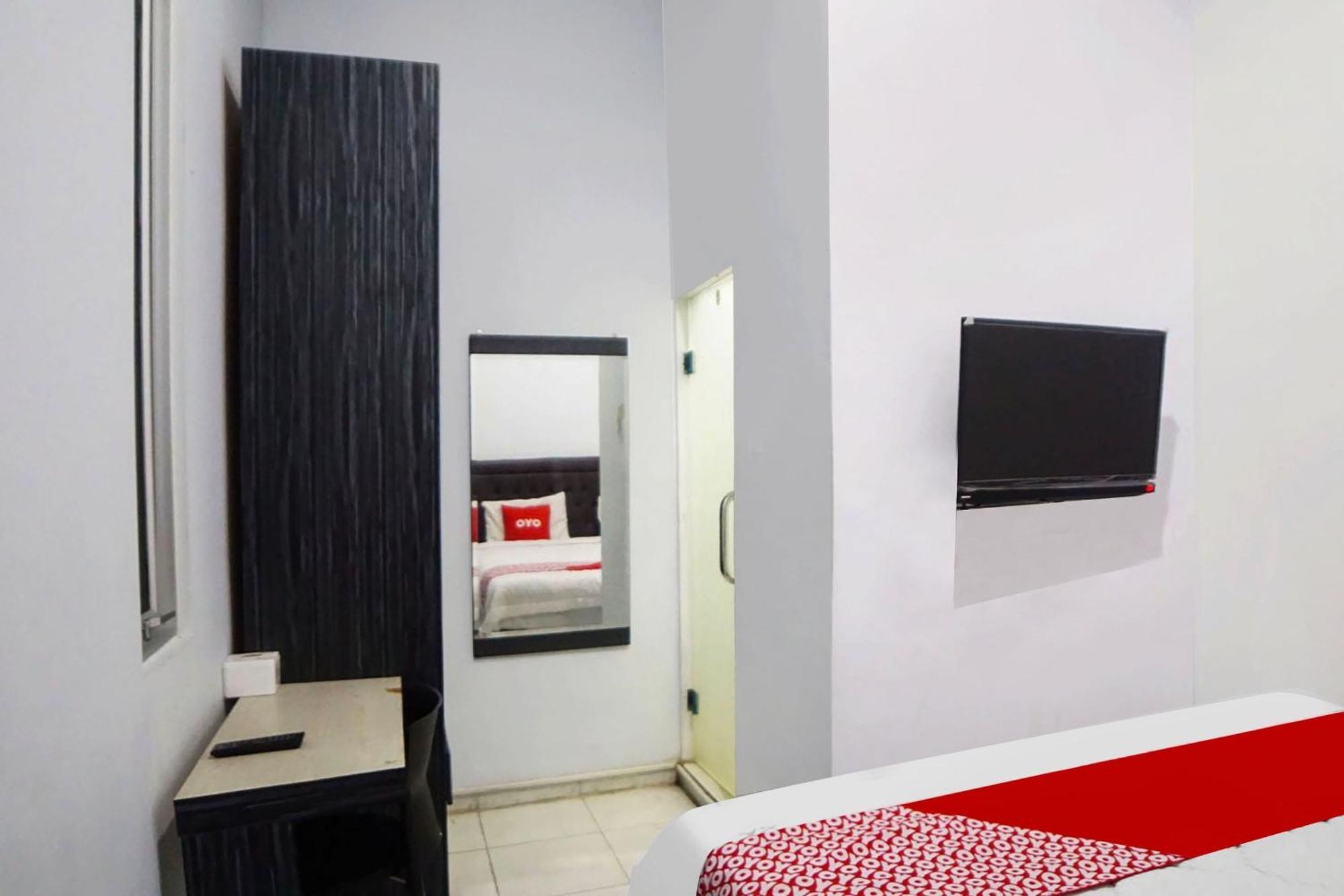 Super Oyo 91627 Wika Wiki Homestay Медан Экстерьер фото
