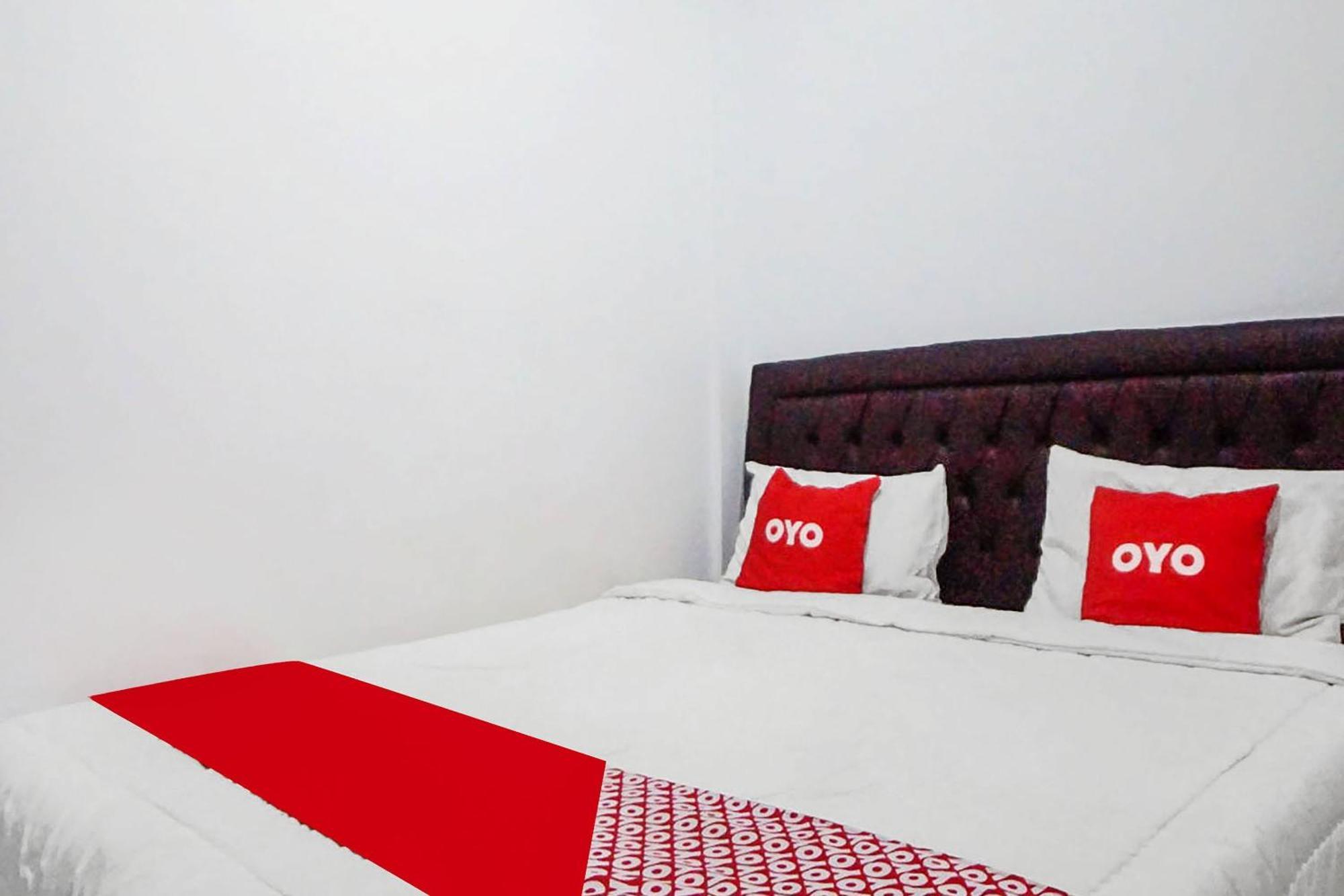 Super Oyo 91627 Wika Wiki Homestay Медан Экстерьер фото