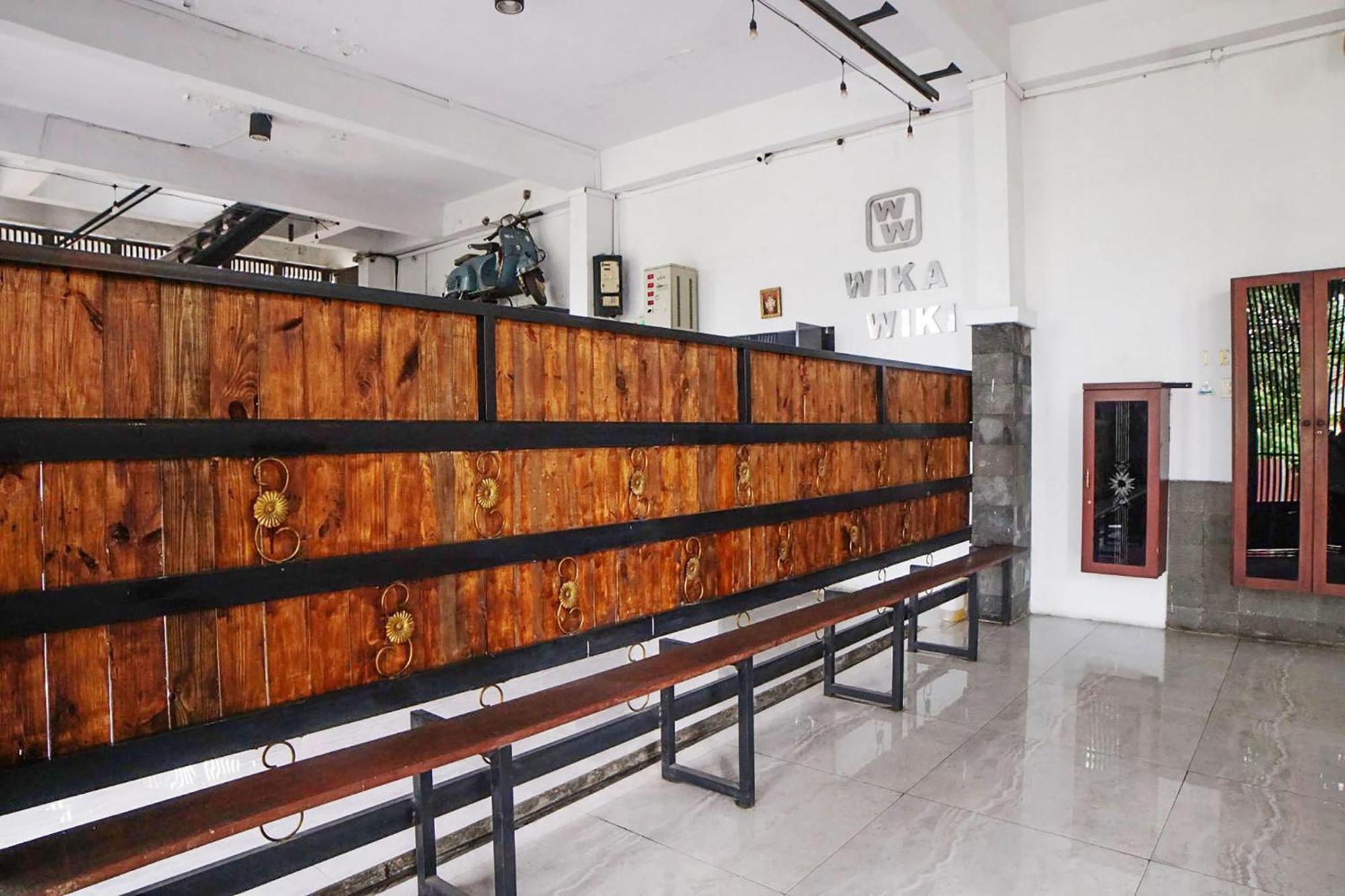 Super Oyo 91627 Wika Wiki Homestay Медан Экстерьер фото
