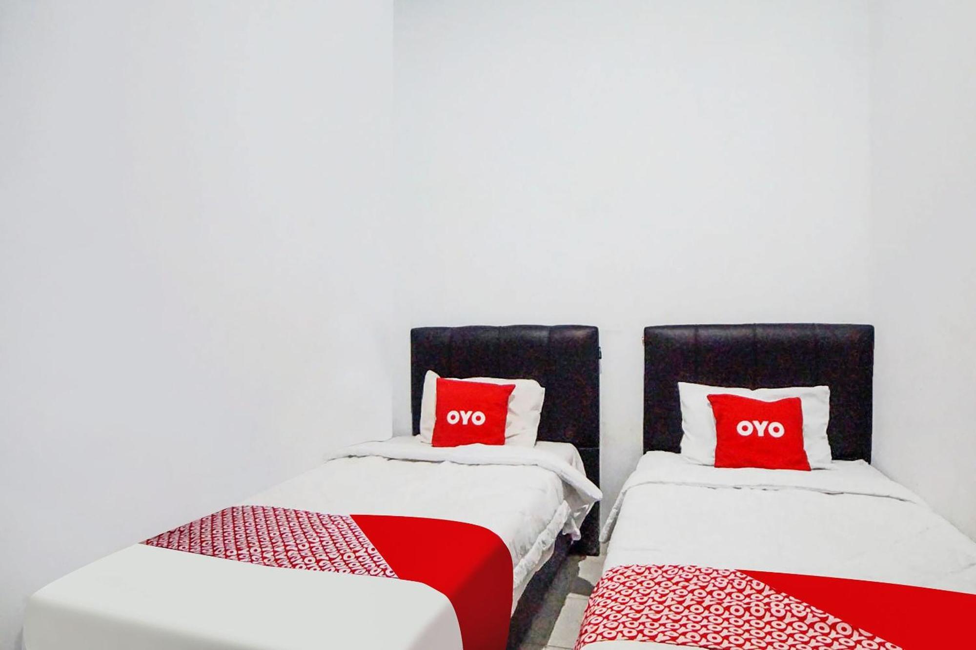 Super Oyo 91627 Wika Wiki Homestay Медан Экстерьер фото