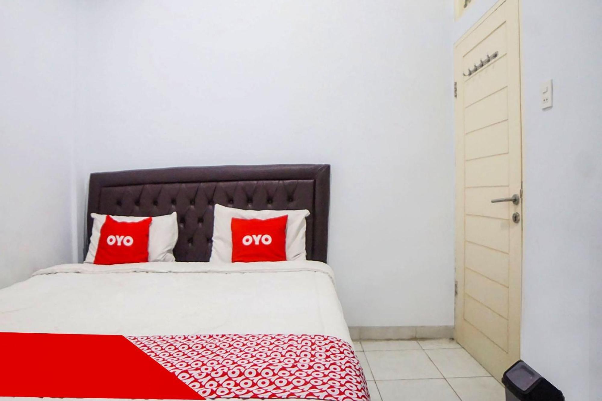 Super Oyo 91627 Wika Wiki Homestay Медан Экстерьер фото