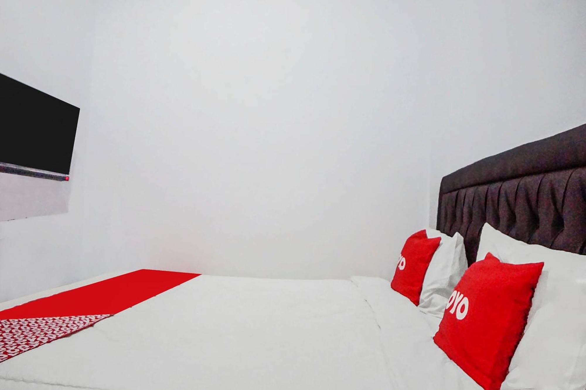 Super Oyo 91627 Wika Wiki Homestay Медан Экстерьер фото