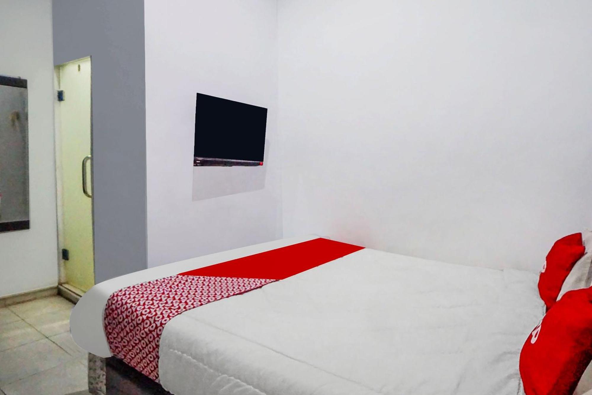 Super Oyo 91627 Wika Wiki Homestay Медан Экстерьер фото